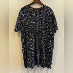 Ulla Popken Navy Dot Jersey knit stretchy‎ v-neck tunic top
3/4 sleeves 16/18
